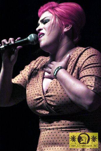 Jackie Mendez (USA) - Thee Hurricanes 5. Berlin Ska City Festival - Huxleys Neue Welt, Berlin-Neukoelln 28.01.2017 (24).JPG